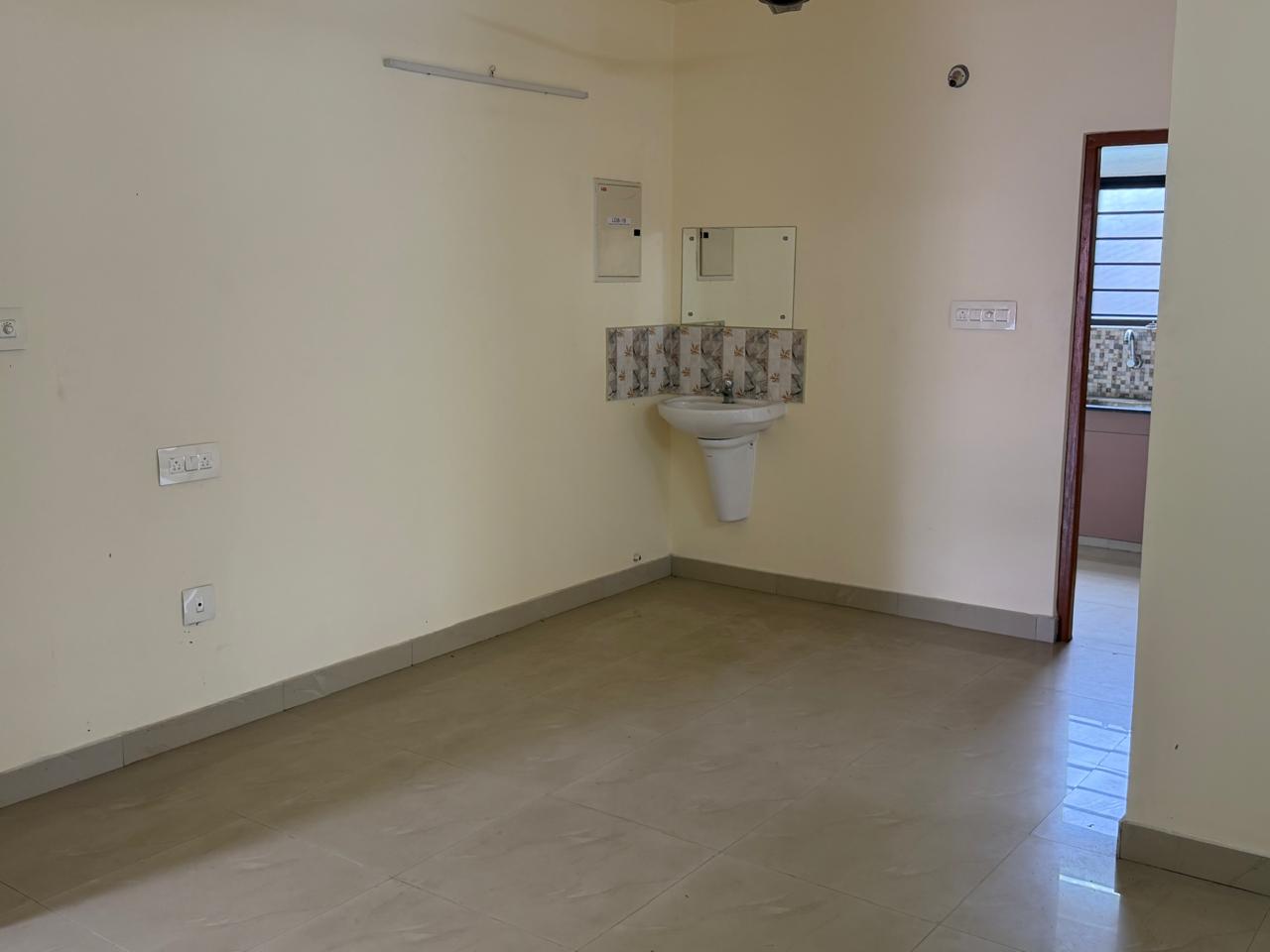 1250sqft 3BHK Unused Semifurnished Flat