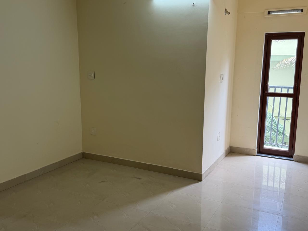 1250sqft 3BHK Unused Semifurnished Flat