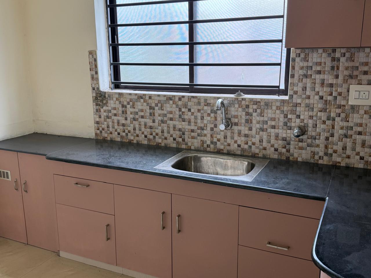 1250sqft 3BHK Unused Semifurnished Flat