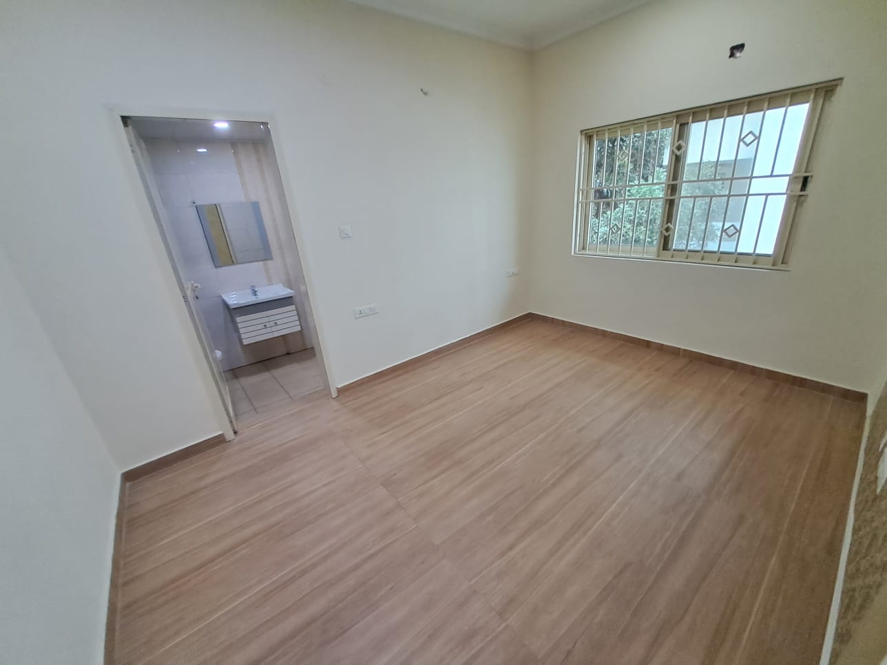 1311sqft 2BHK Semifurnished unused Apartment in Chitoor Road, Kacheripady