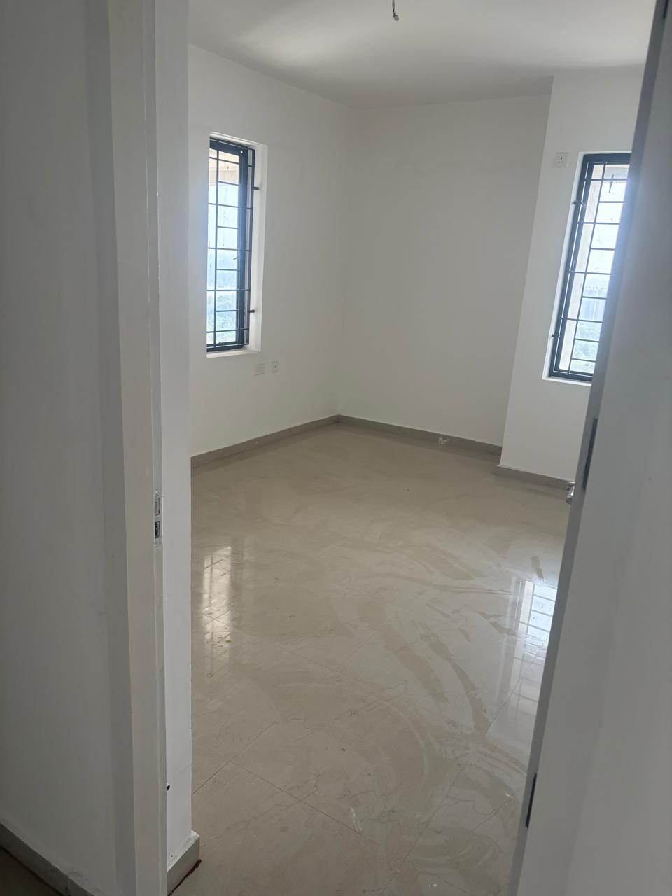 1340sqft 2BHK Semifurnished Flat