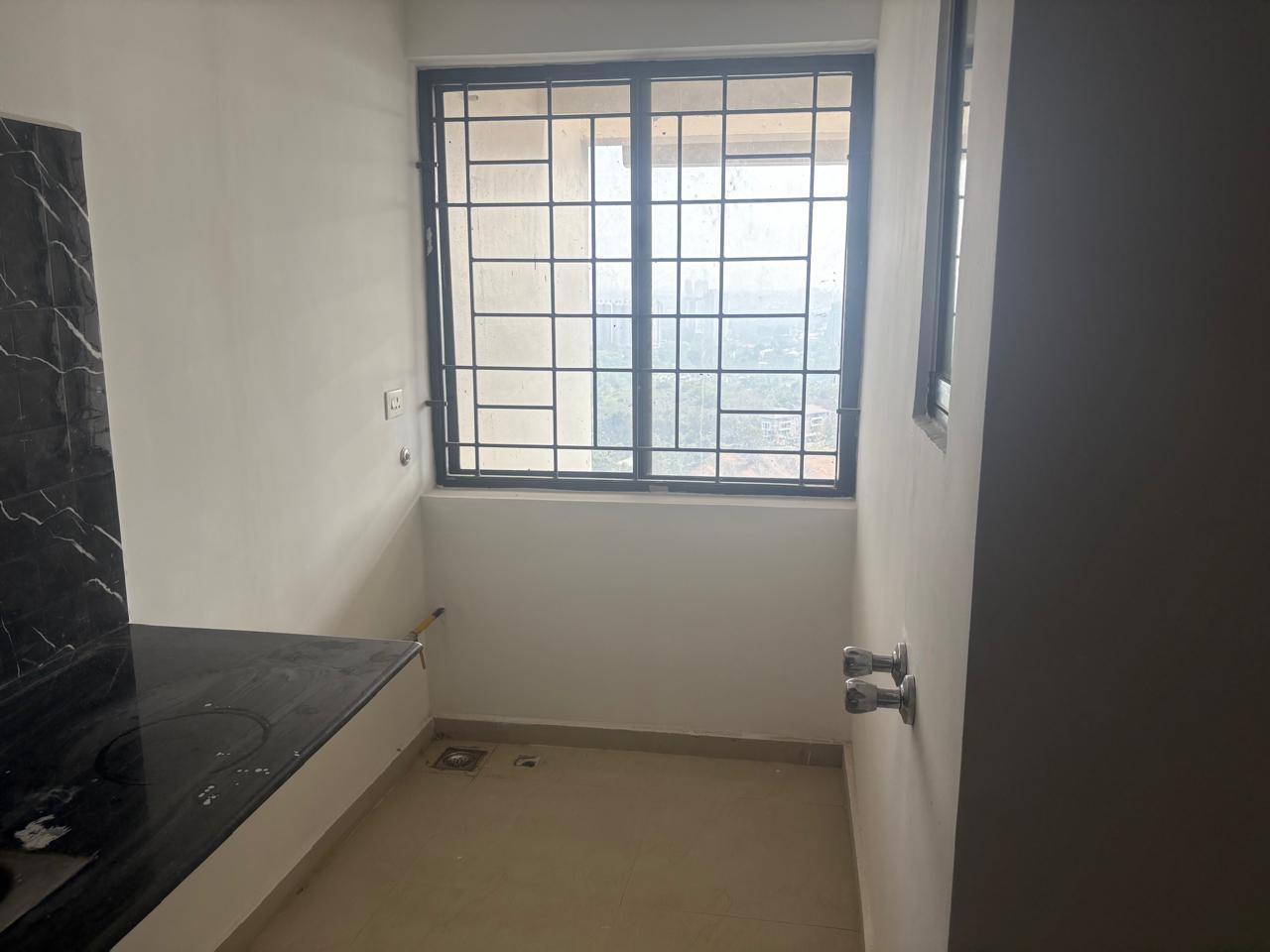 1340sqft 2BHK Semifurnished Flat