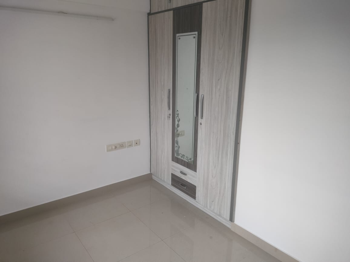 1360sqft 3BHK Semifurnished Brand new Flat