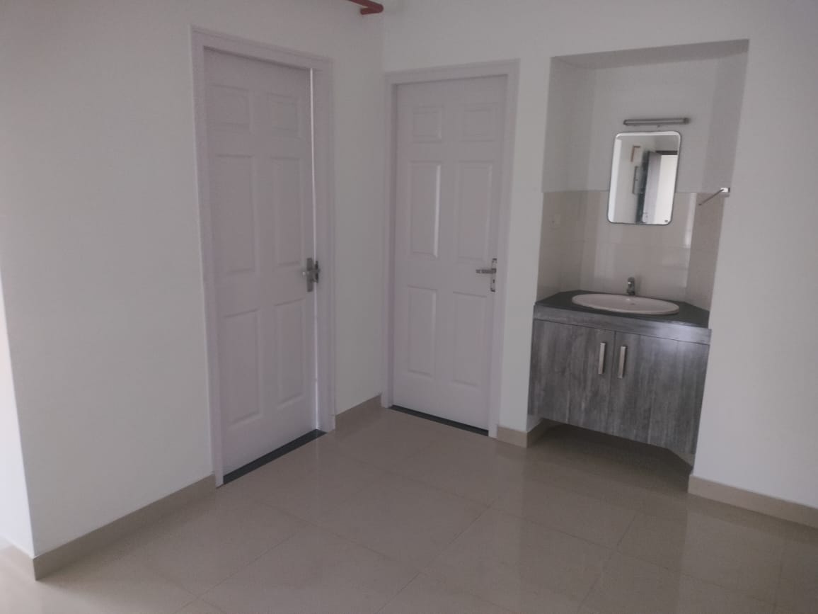 1360sqft 3BHK Semifurnished Brand new Flat