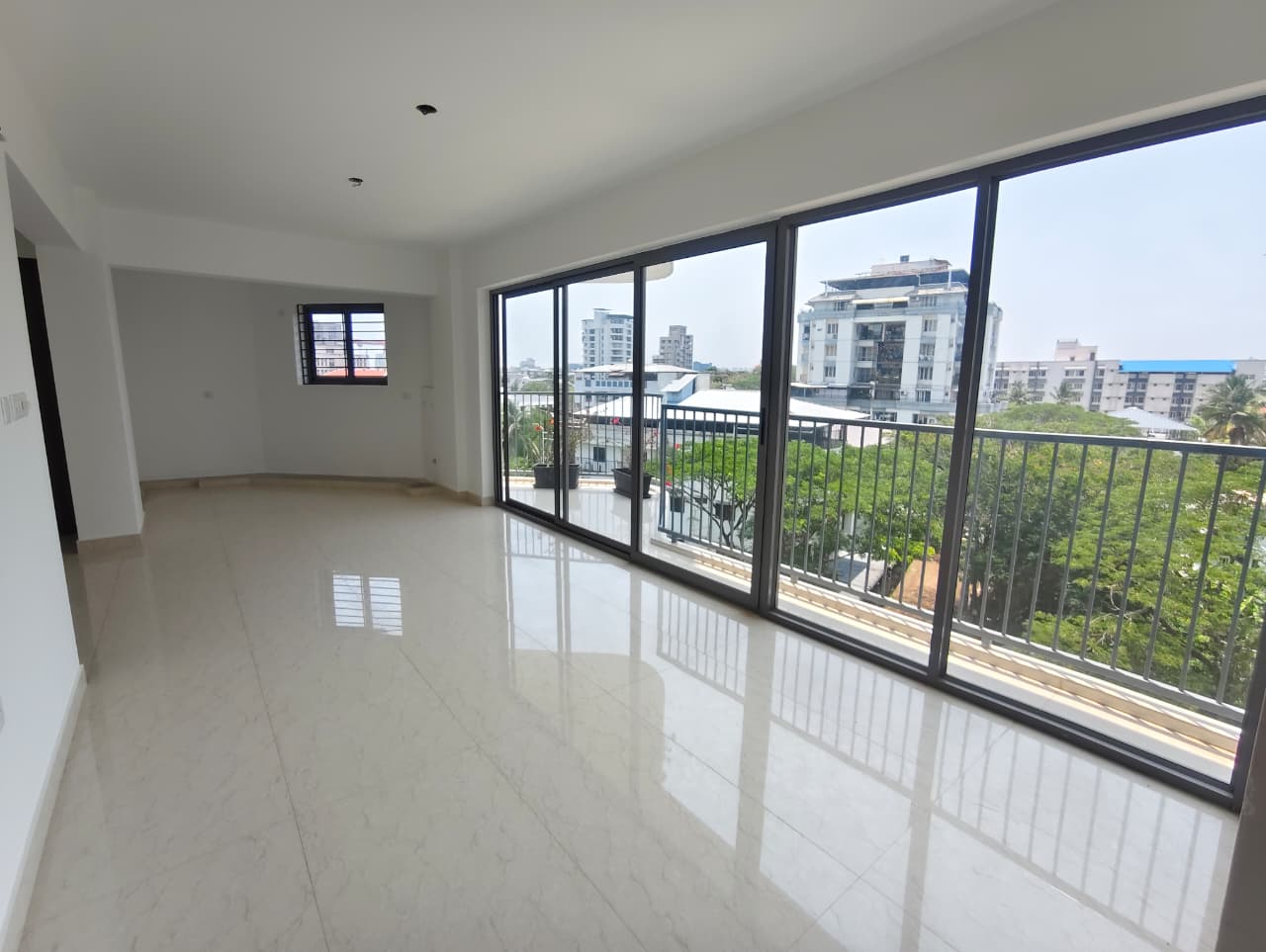 1372sqft 3bhk Semifurnished Flat