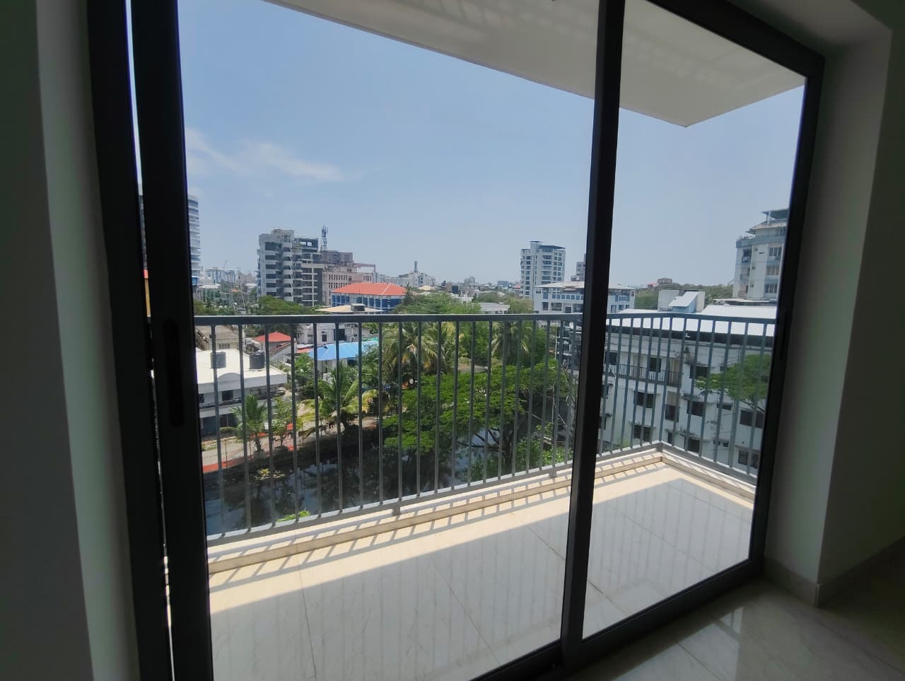 1372sqft 3bhk Semifurnished Flat
