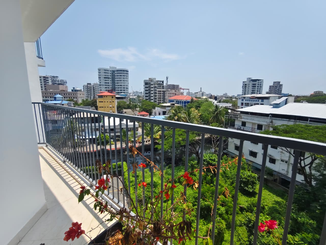1372sqft 3bhk Semifurnished Flat
