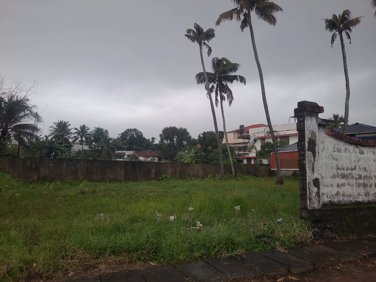 14 cents of Land - for sale in Vennala, Kochi ( Ernakulam ), Kerala