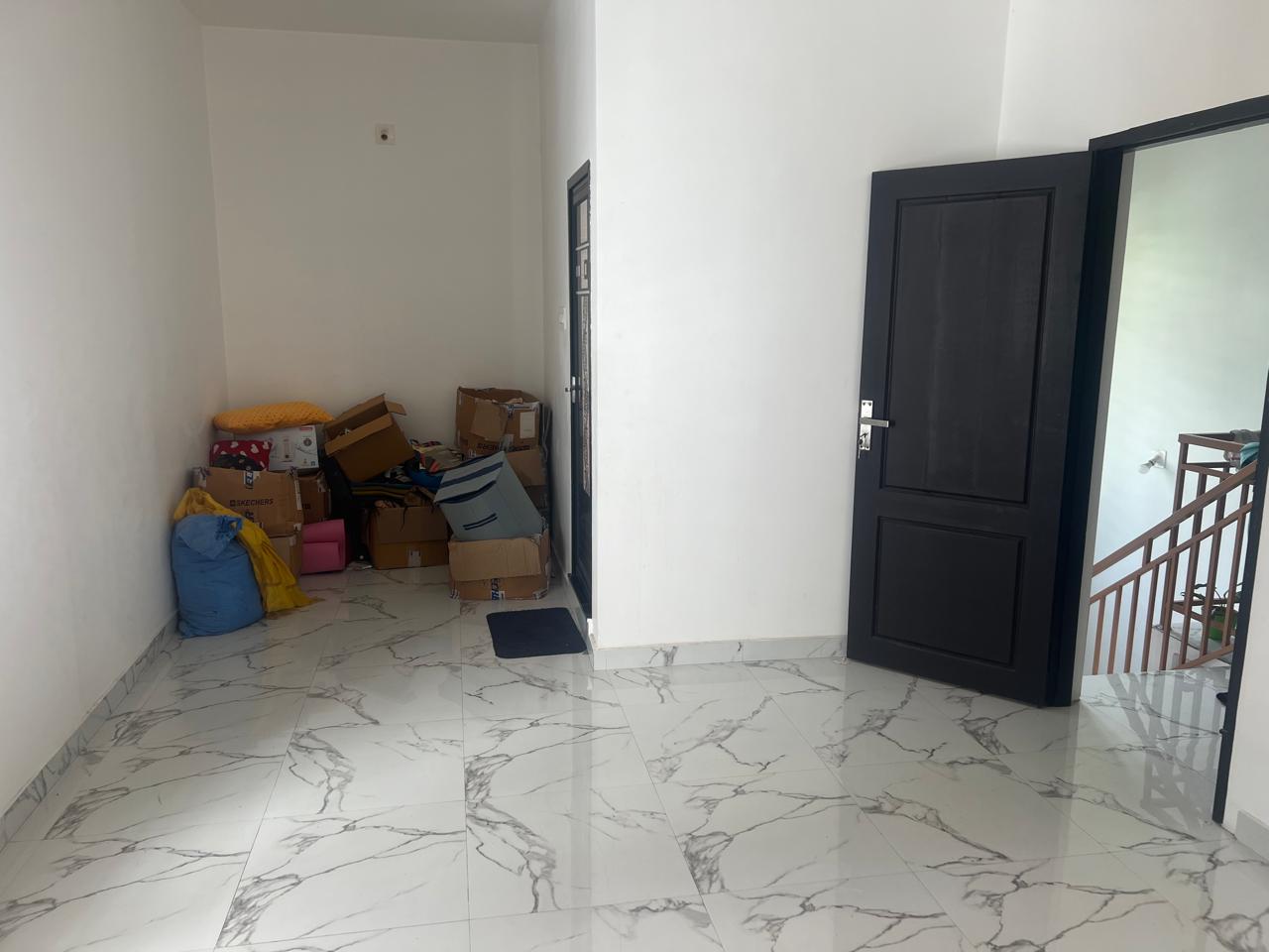 1400sqft 3BHK Semifurnished House