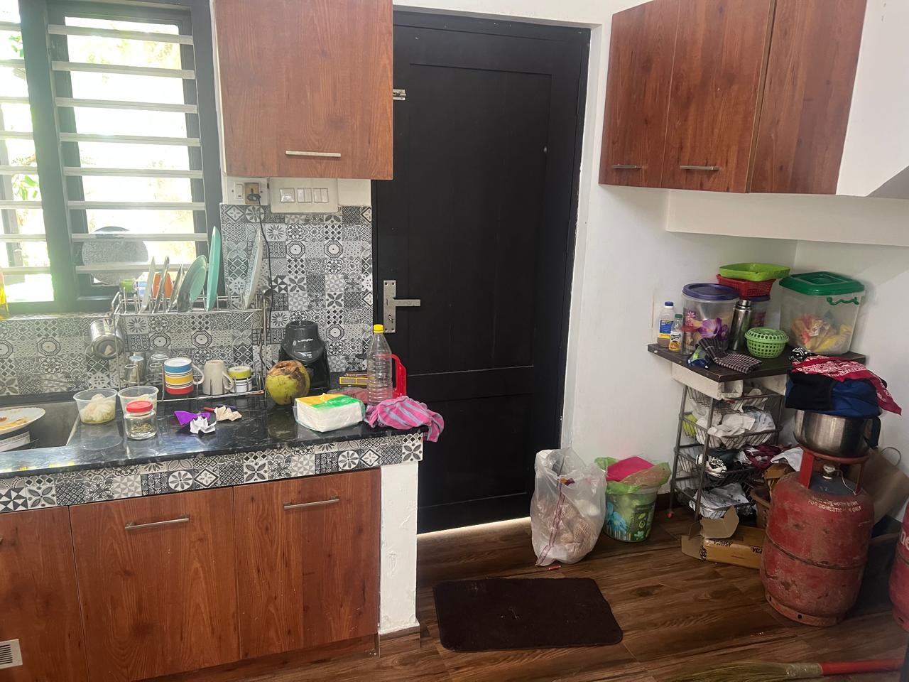 1400sqft 3BHK Semifurnished House