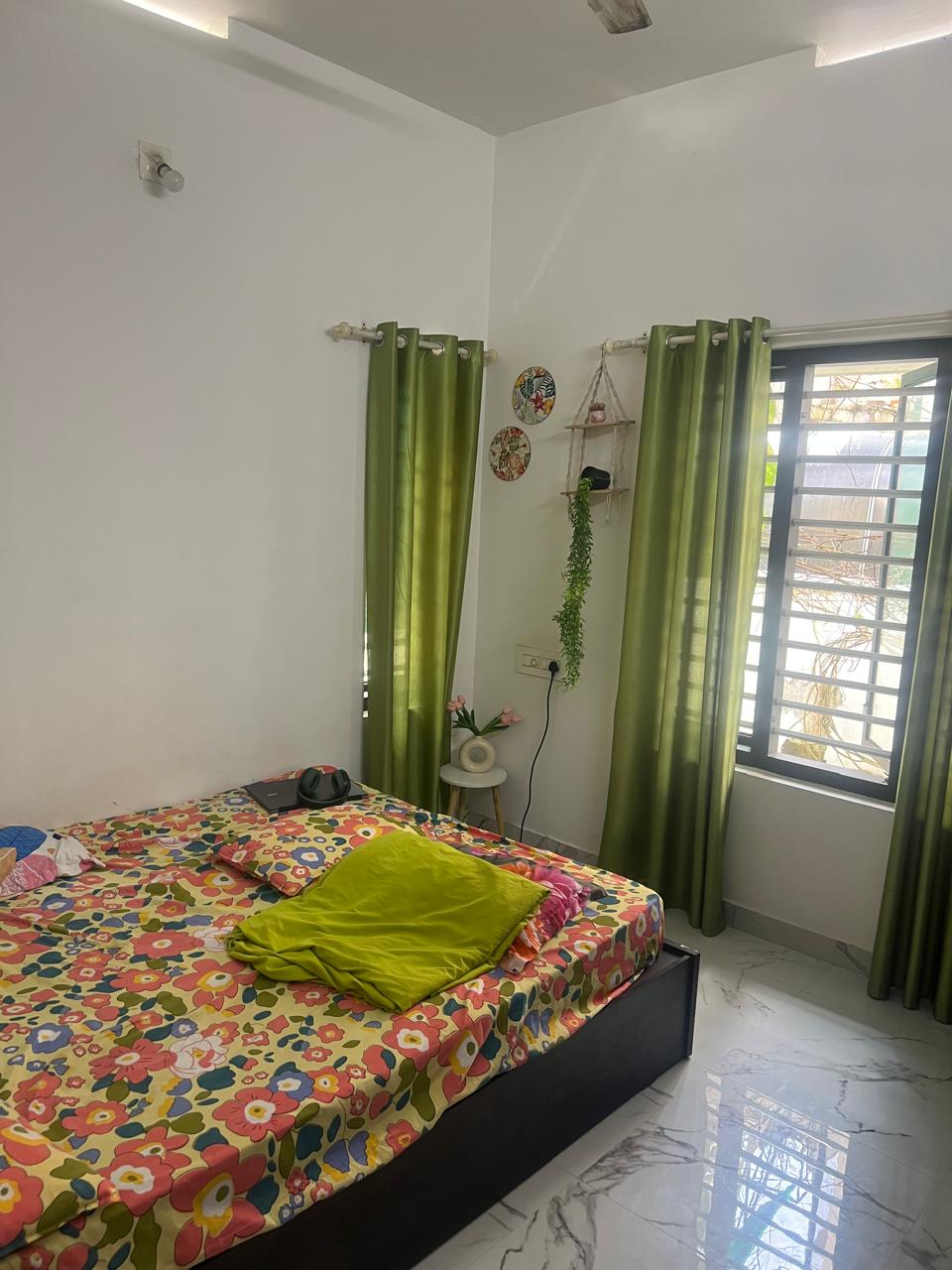1400sqft 3BHK Semifurnished House