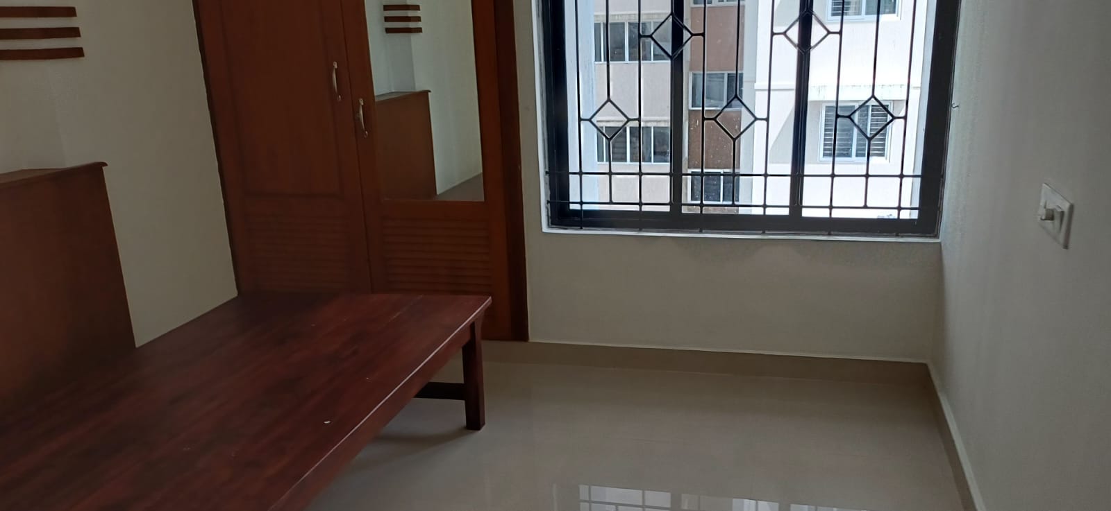 1412sqft 3BHK Semifurnished Flat