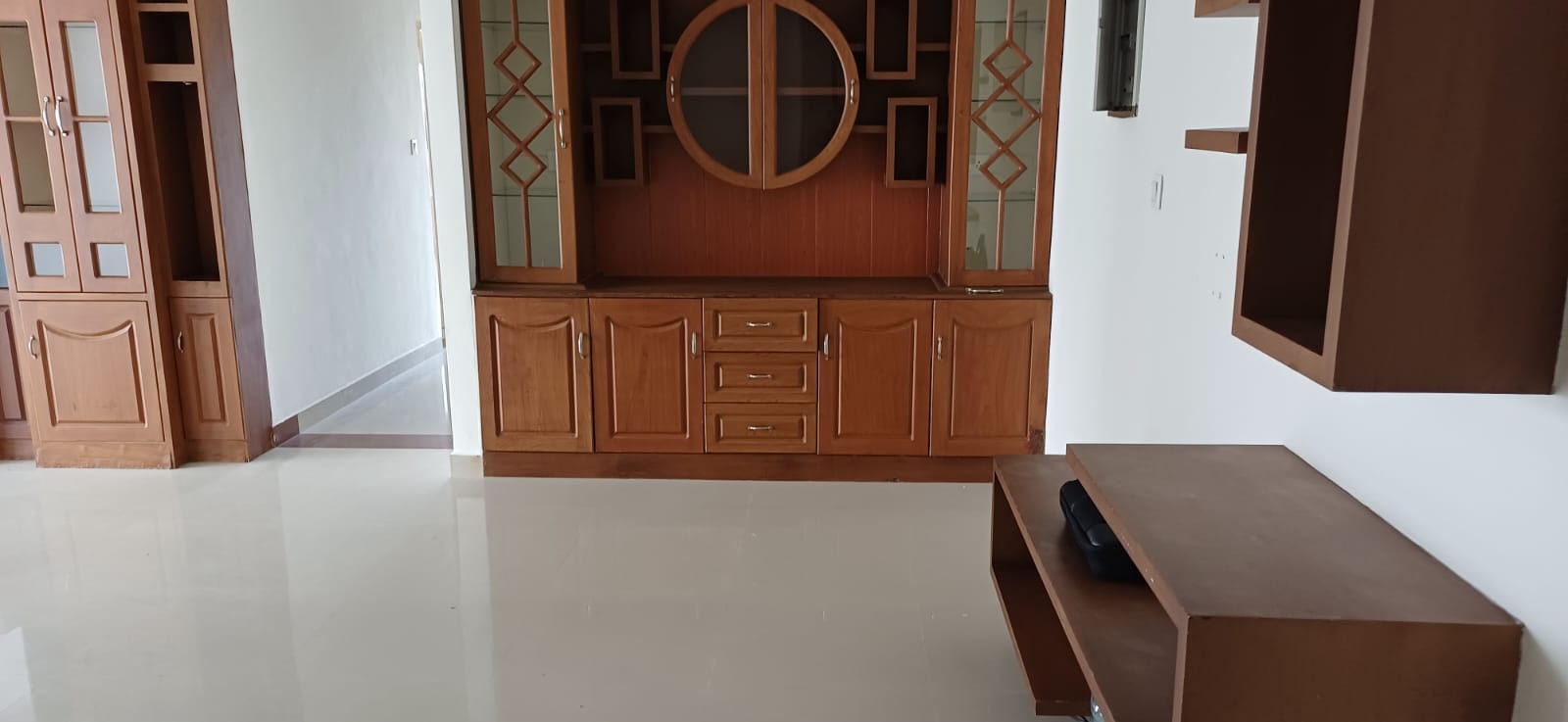 1412sqft 3BHK Semifurnished Flat