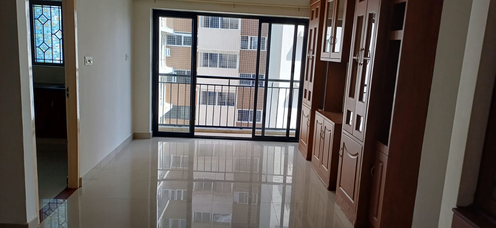 1412sqft 3BHK Semifurnished Flat