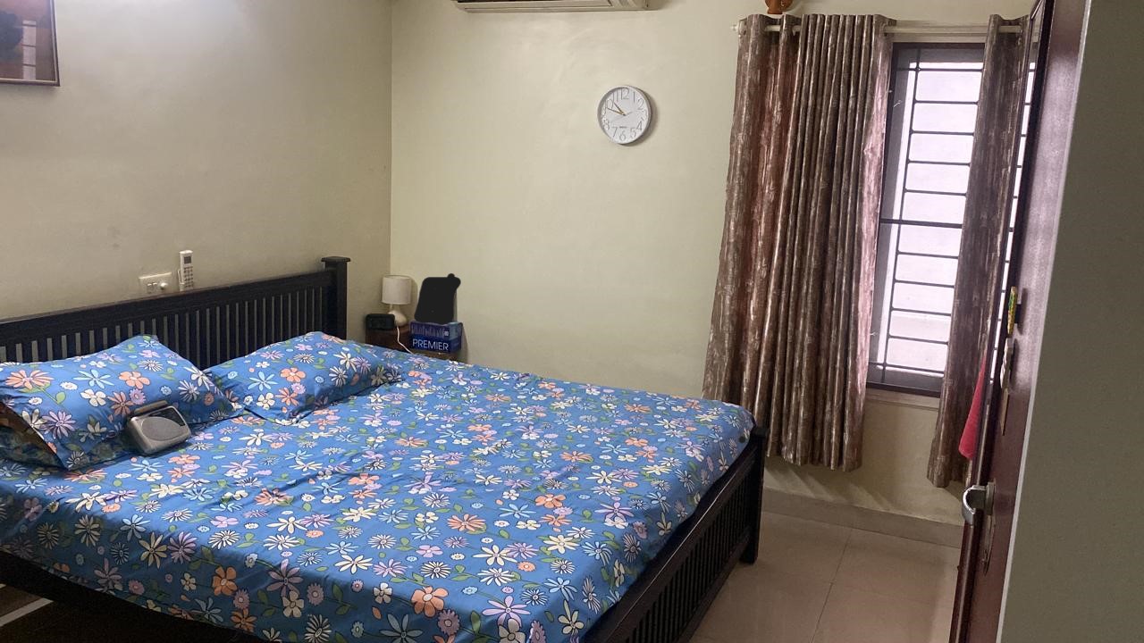 1420sqft 3 BHK semifurnished flat in Kaloor