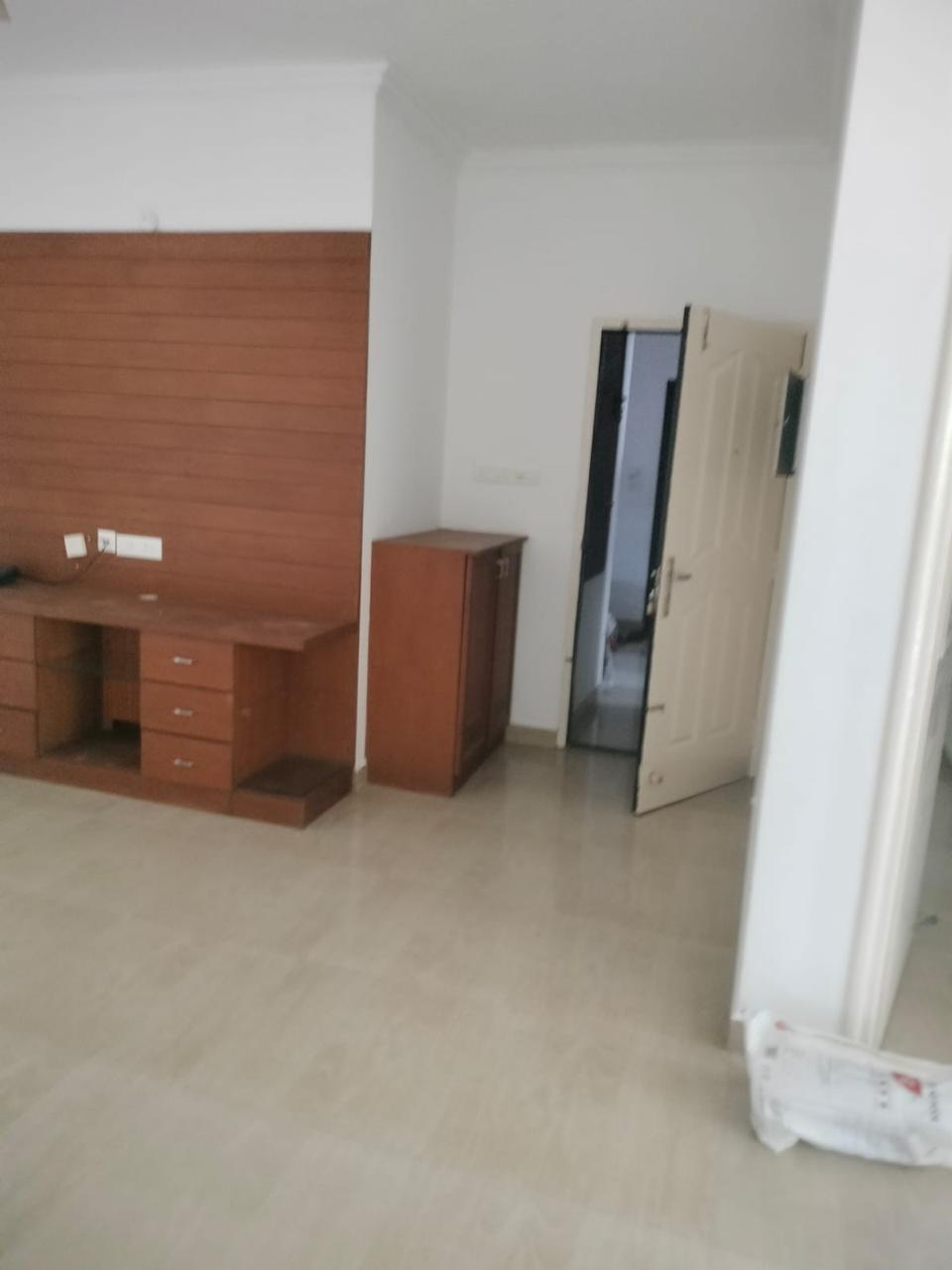 1420sqft 3BHK Semi furnished Flat