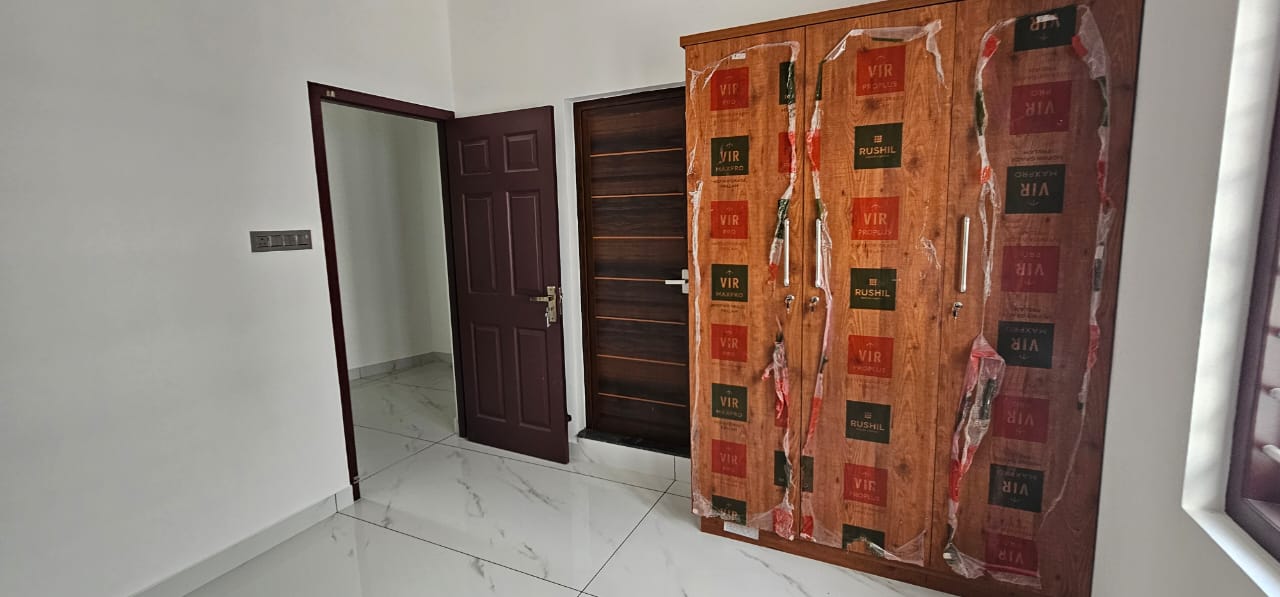 1425sqft 3BHK Semifurnished New House