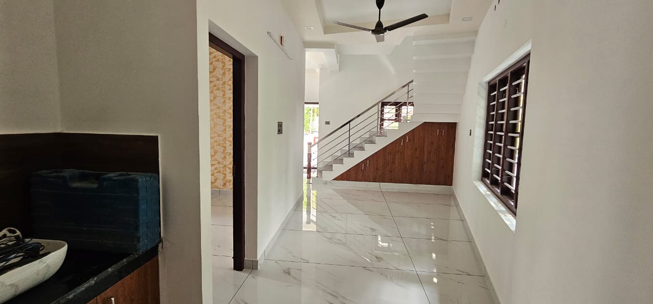 1425sqft 3BHK Semifurnished New House