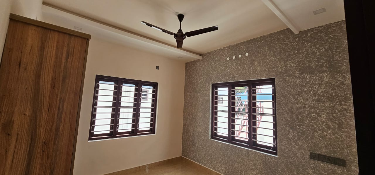 1425sqft 3BHK Semifurnished New House