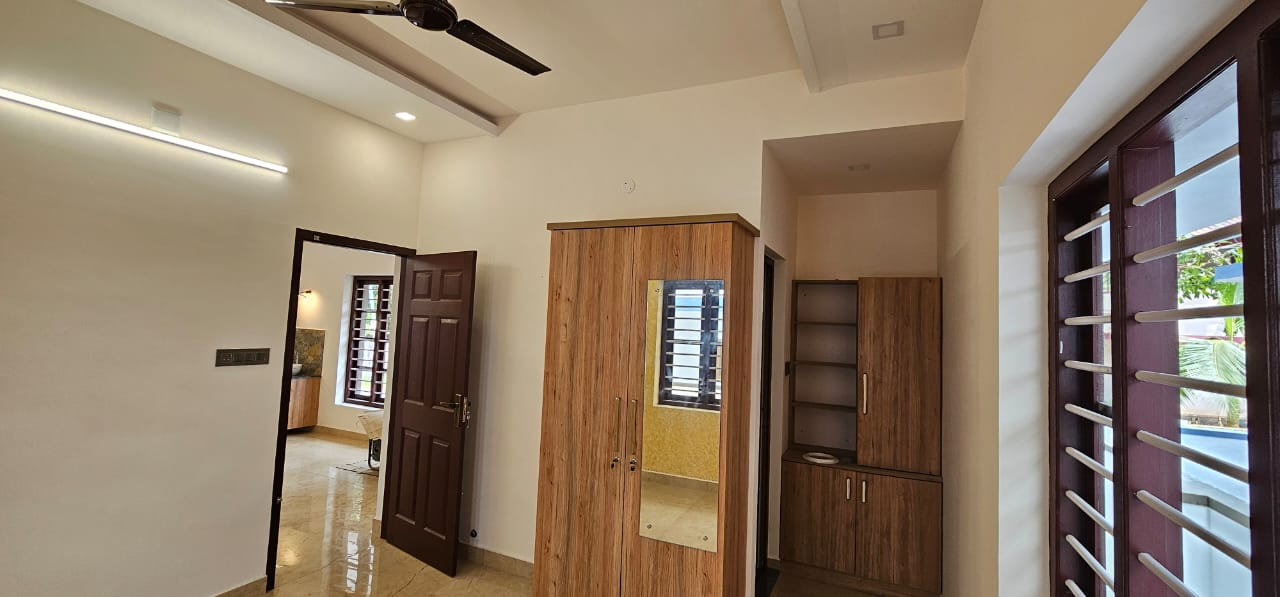 1425sqft 3BHK Semifurnished New House