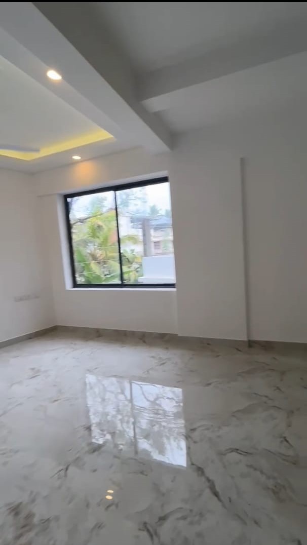 1449sqft 3BHK Semifurnished Flat