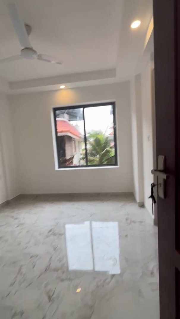 1449sqft 3BHK Semifurnished Flat