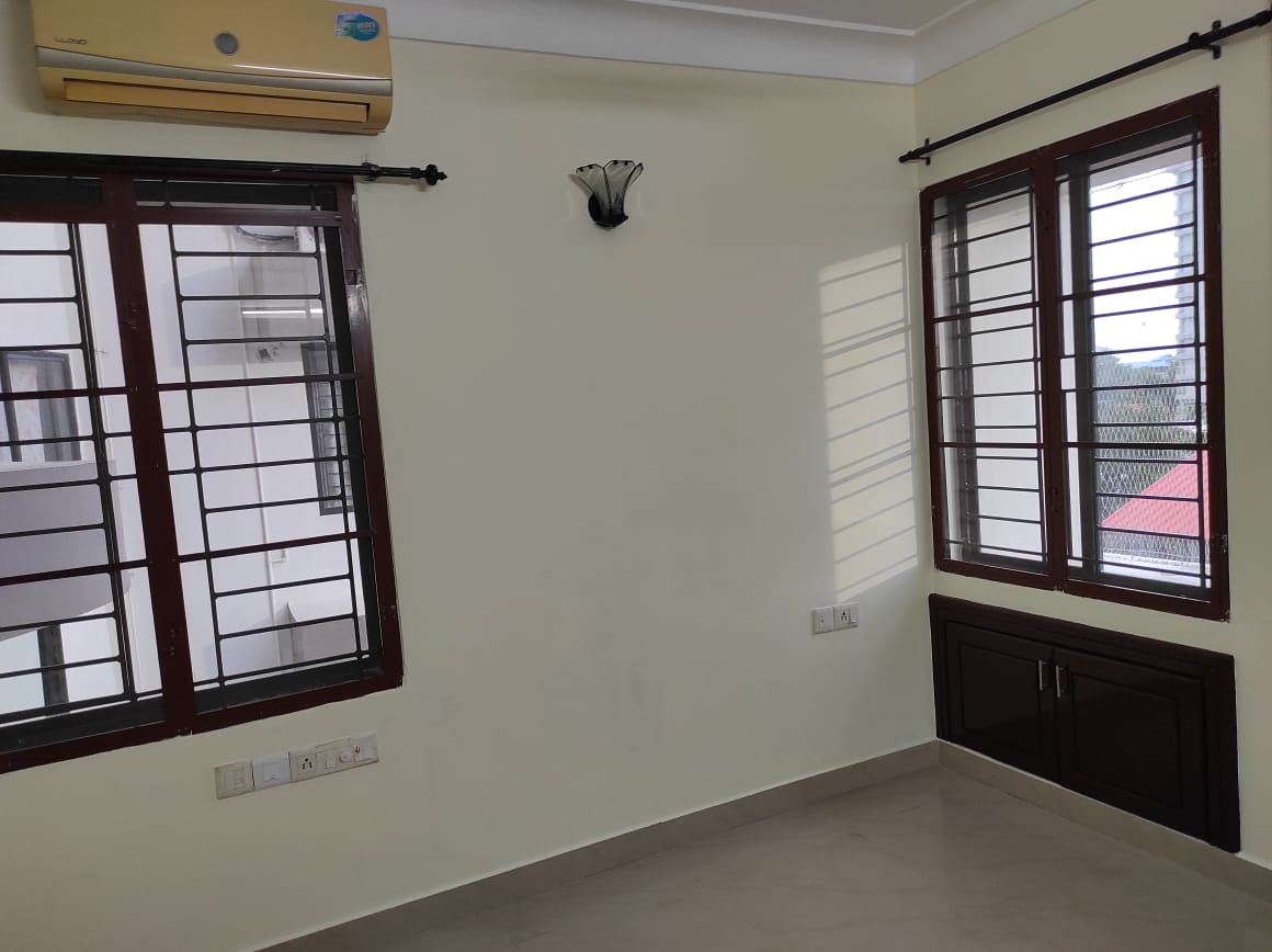 1450sqft 3BHK Semifurnished Flat