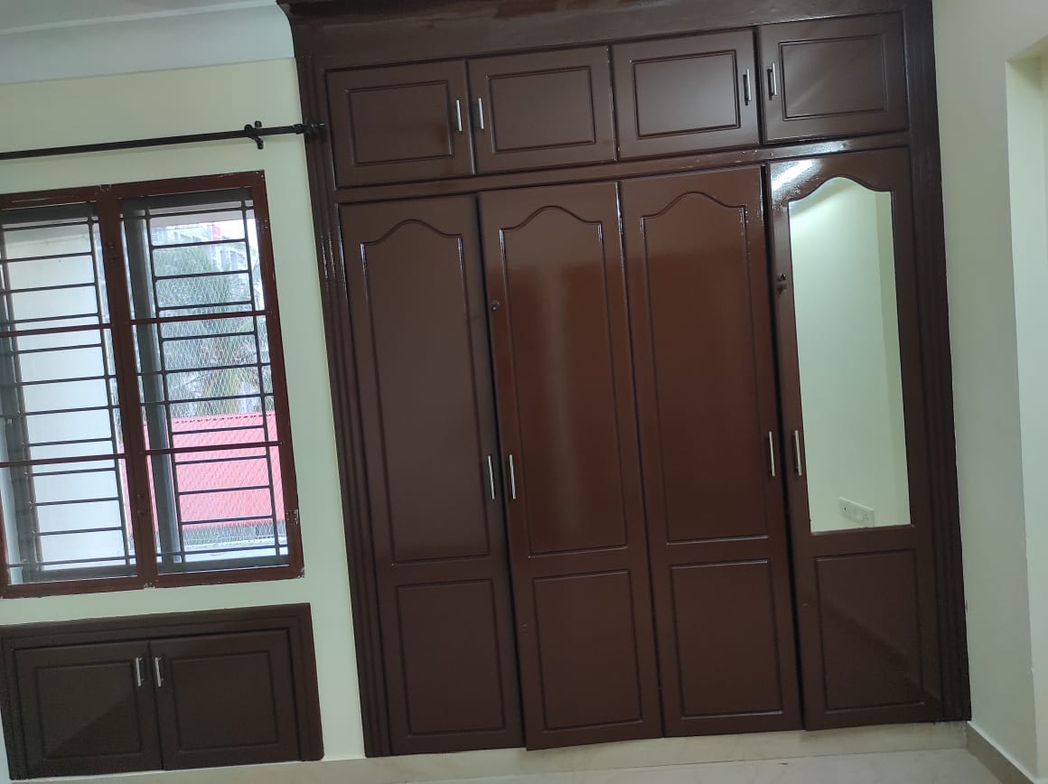 1450sqft 3BHK Semifurnished Flat