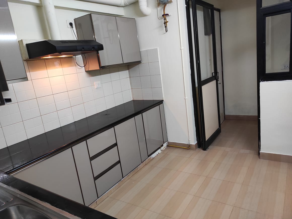 1450sqft 3BHK Semifurnished Flat