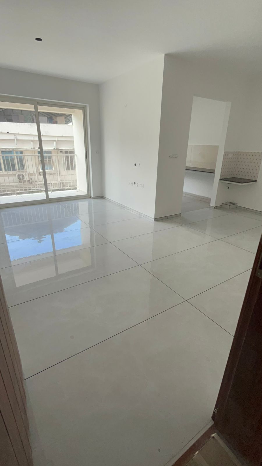 1450sqft 3bhk Semifurnished Flat