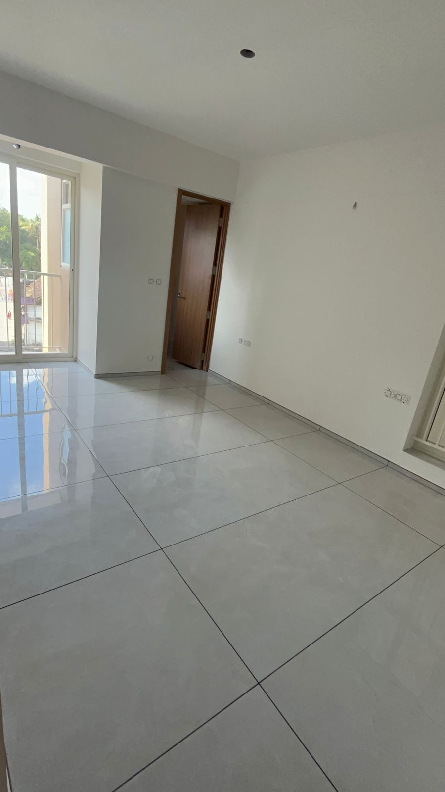 1450sqft 3bhk Semifurnished Flat