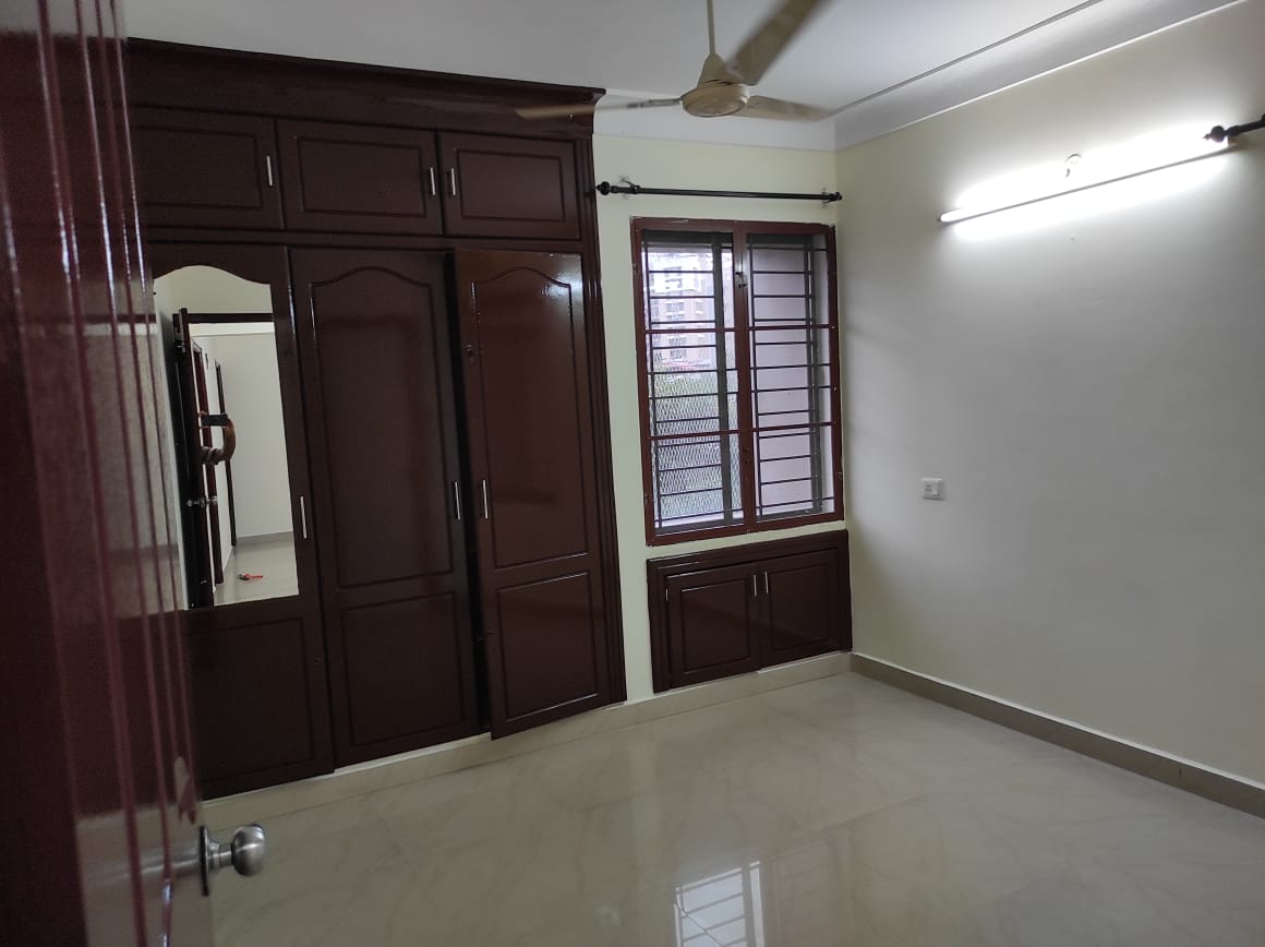 1450sqft 3BHK Semifurnished Flat