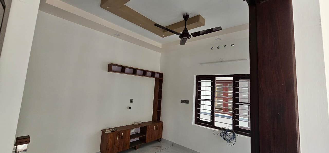 1475 sqft 3BHK Semifurnished house