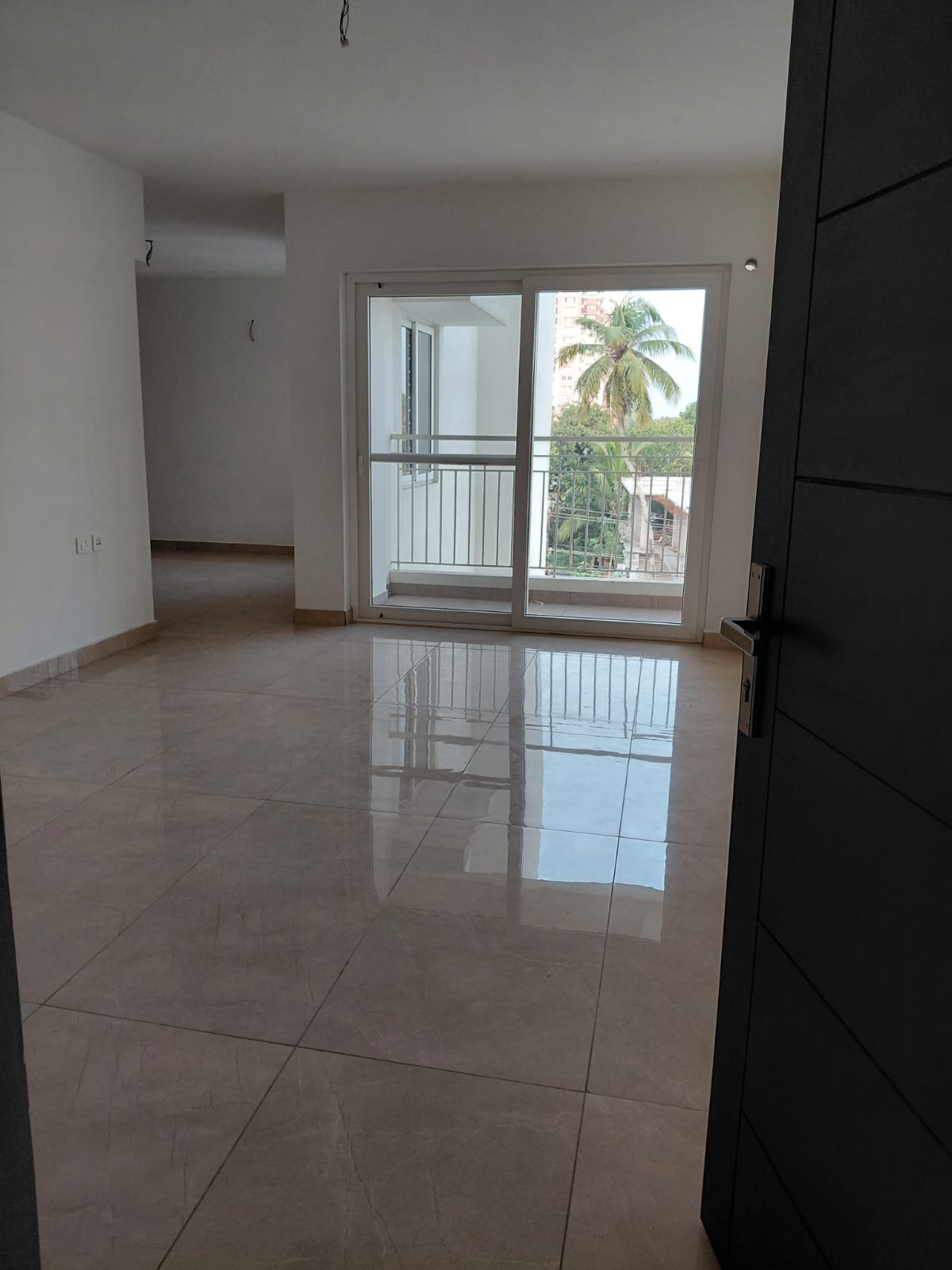 1495sqft 3bhk semifurnished Brand new Flat