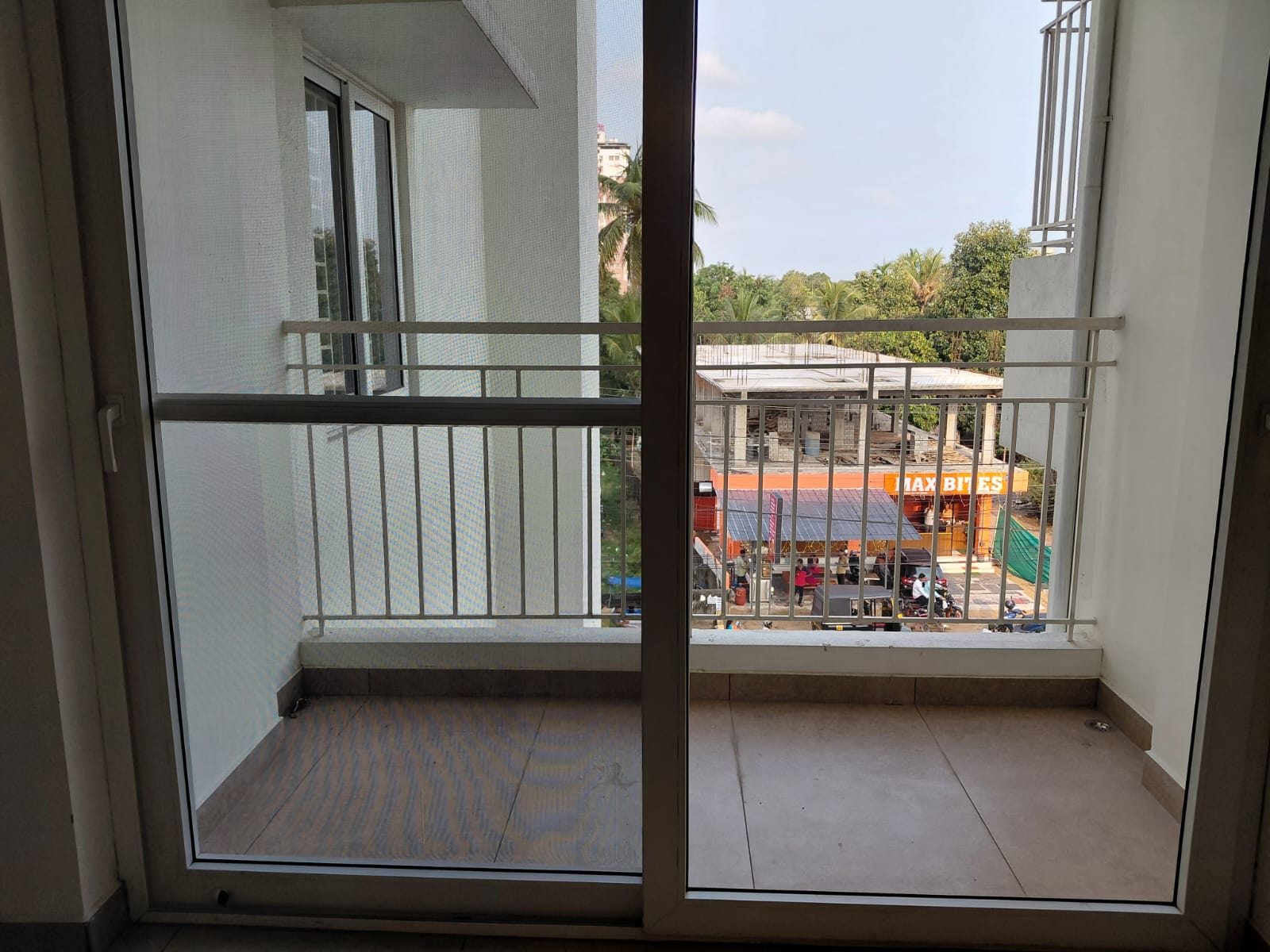 1495sqft 3bhk semifurnished Brand new Flat