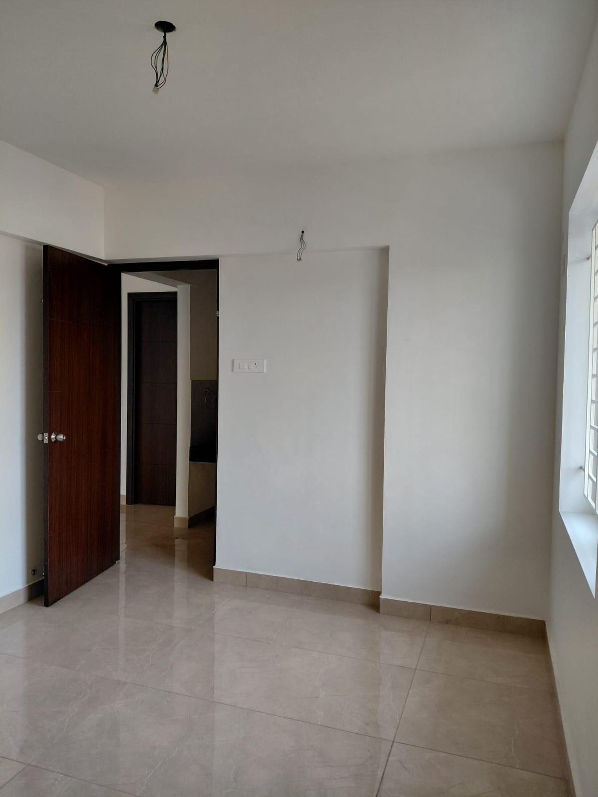 1495sqft 3bhk semifurnished Brand new Flat