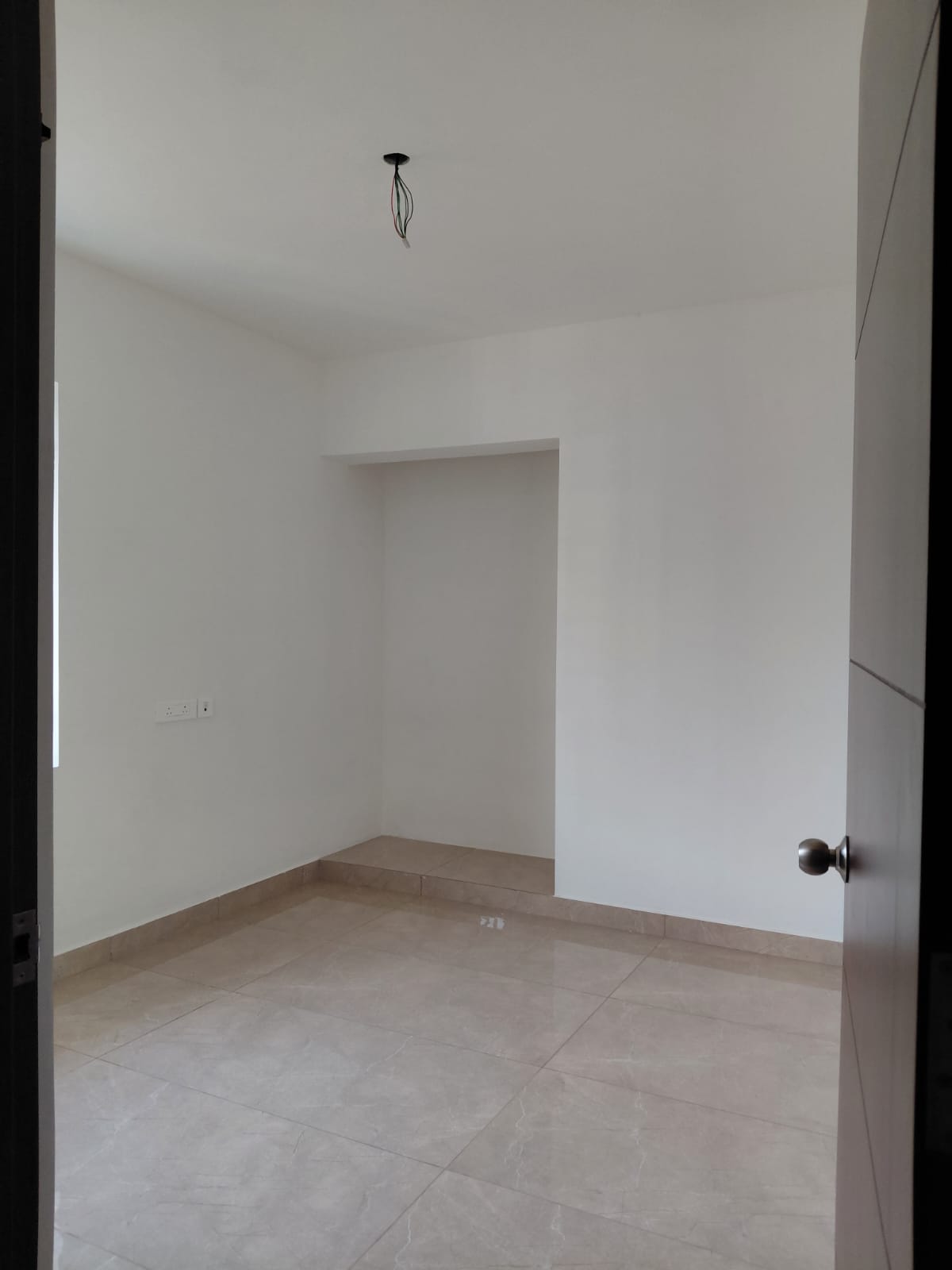 1495sqft 3bhk semifurnished Brand new Flat