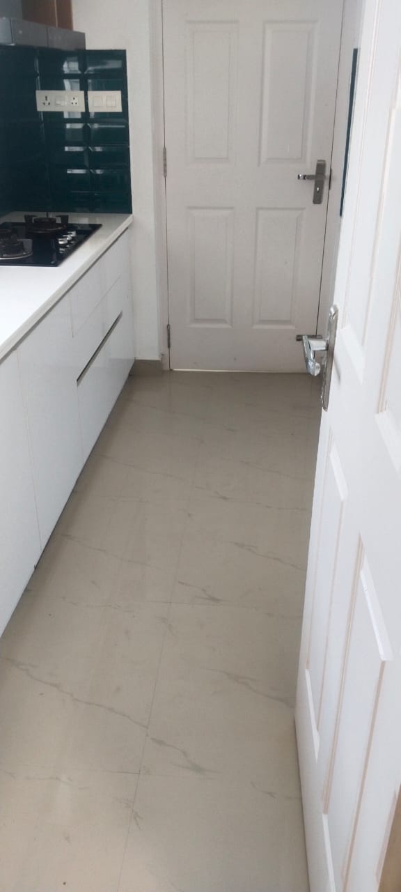 1500sqft 3BHK Fully furnished Apartment