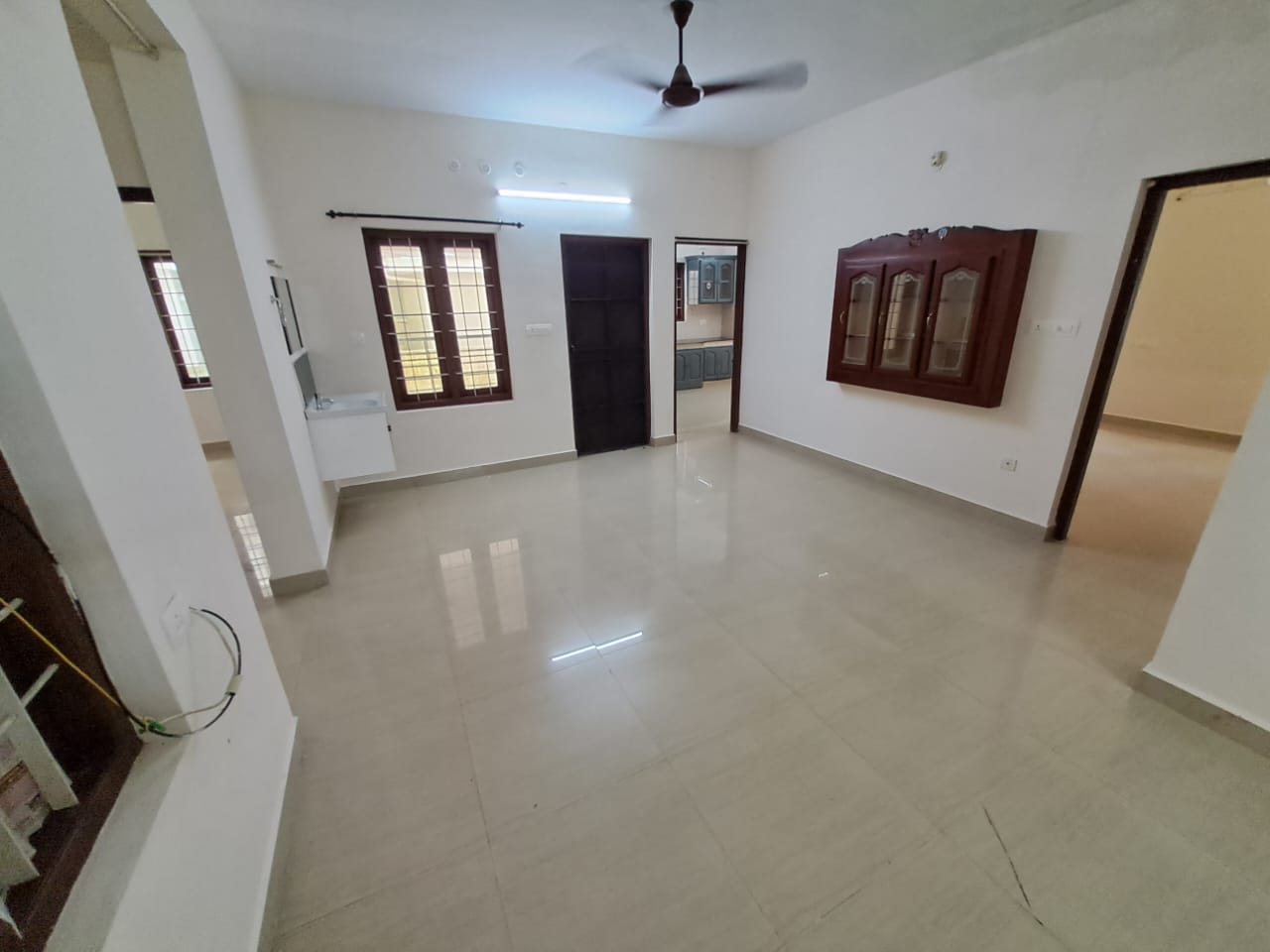 1500sqft 3BHK Semifurnished Apartment