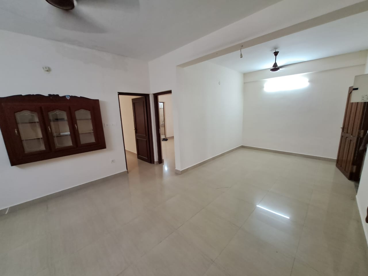 1500sqft 3BHK Semifurnished Apartment