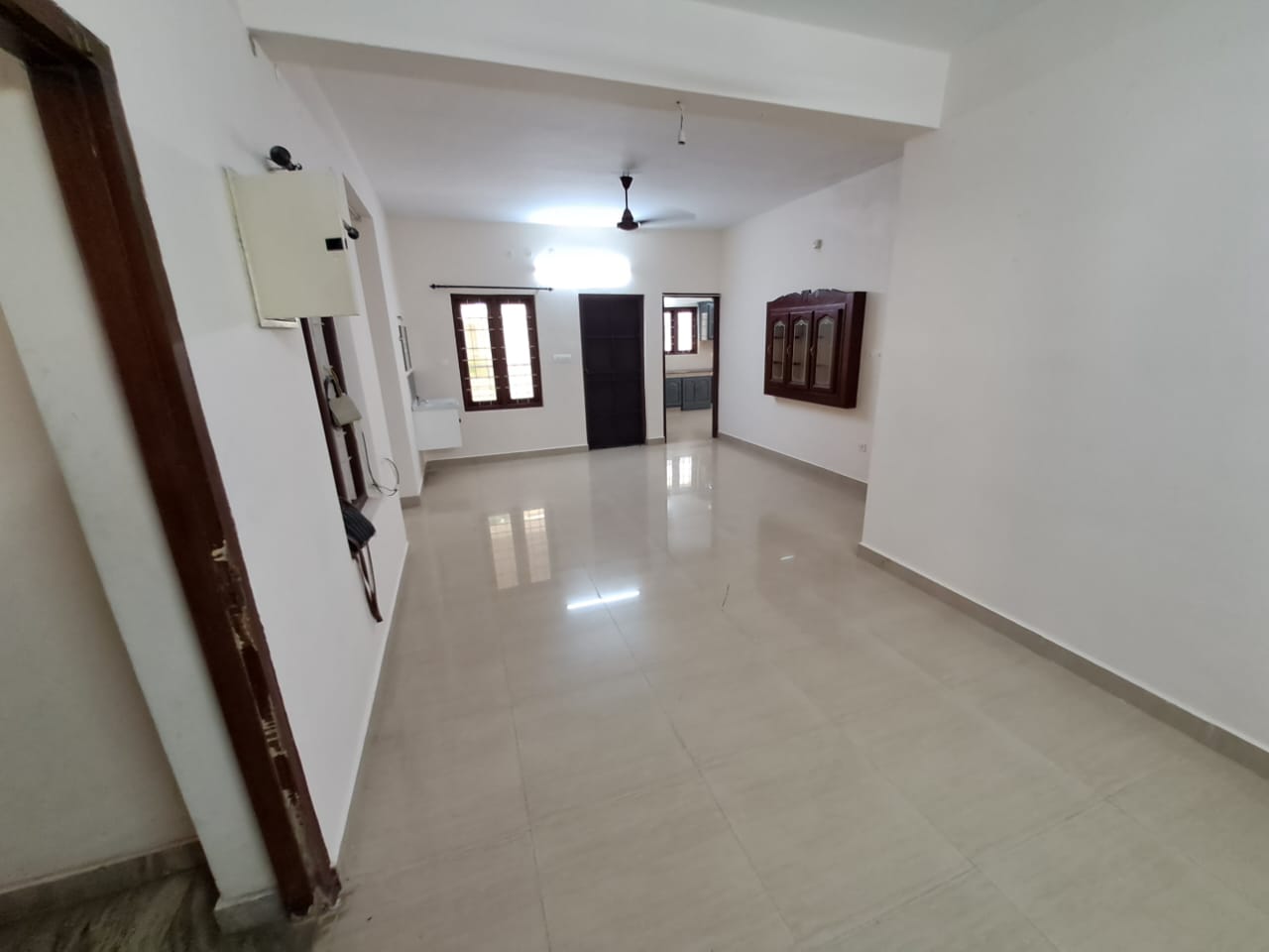1500sqft 3BHK Semifurnished Apartment