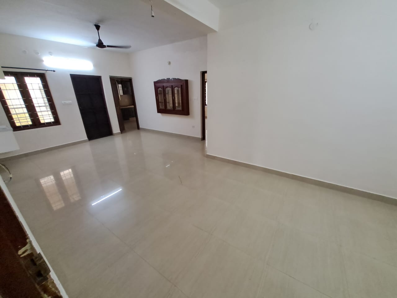 1500sqft 3BHK Semifurnished Apartment