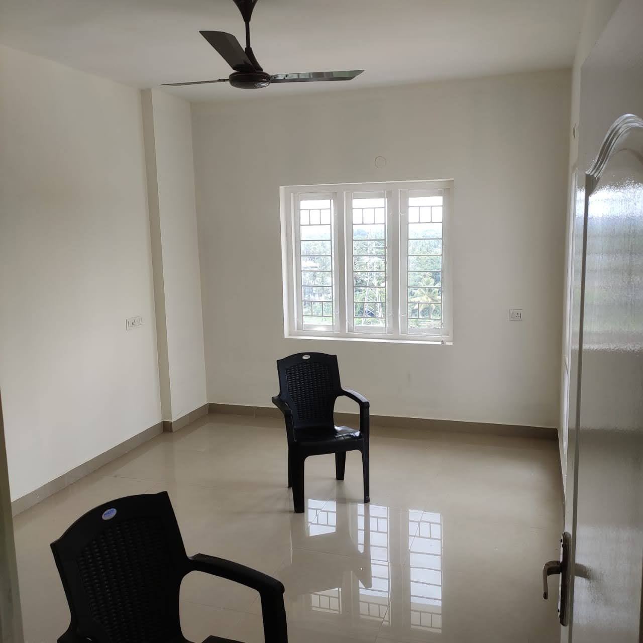 1500sqft 3BHK Semifurnished Flat