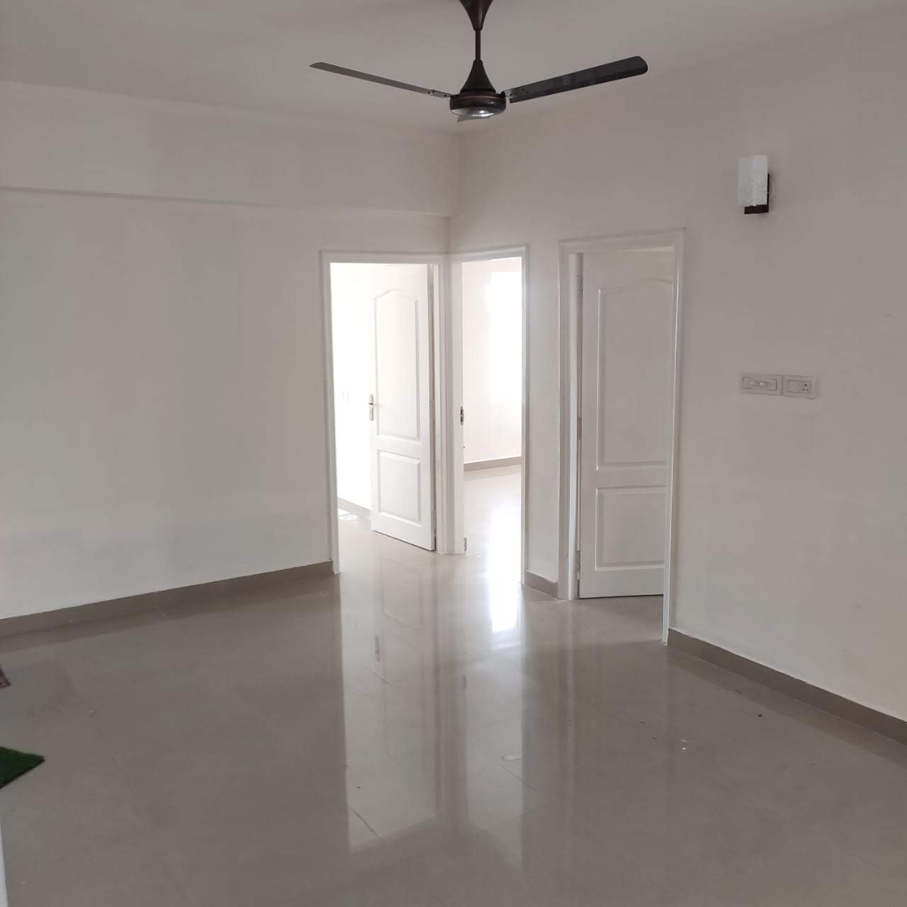 1500sqft 3BHK Semifurnished Flat