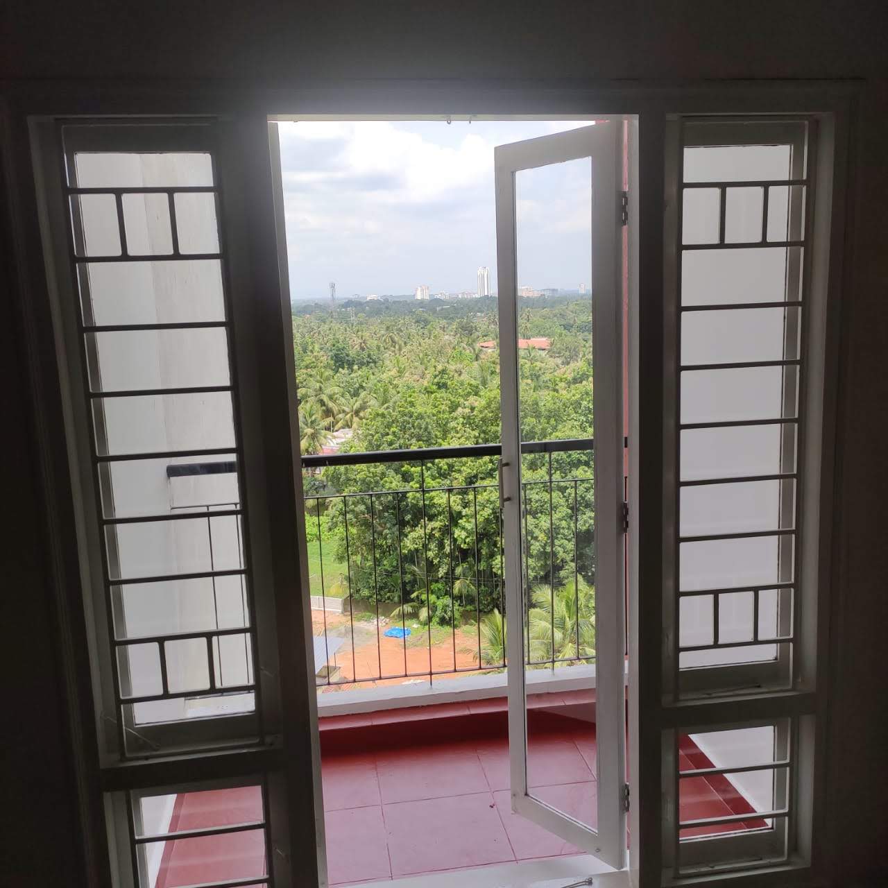 1500sqft 3BHK Semifurnished Flat