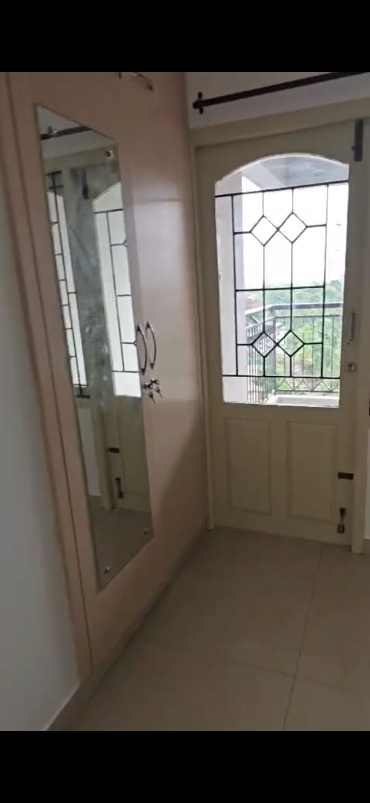 1500sqft 3BHK Semifurnished Flat