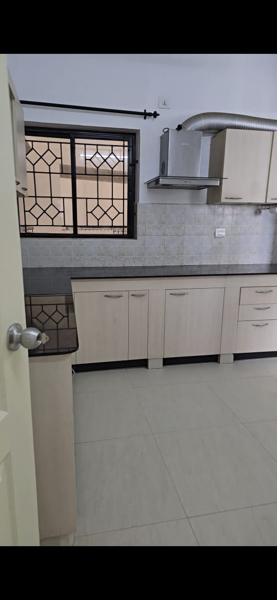 1500sqft 3BHK Semifurnished Flat