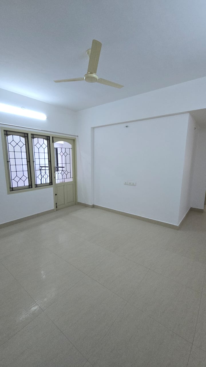 1500sqft 3bhk Semifurnished Flat