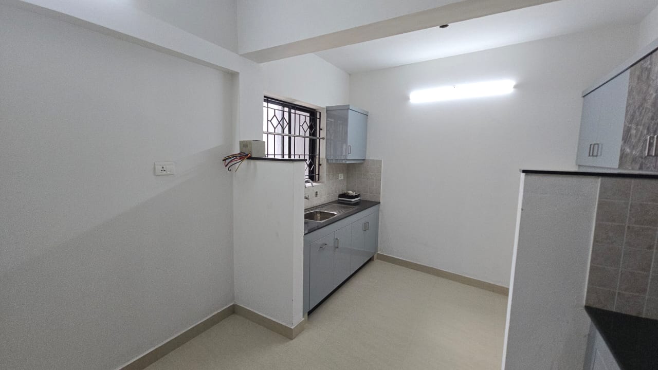 1500sqft 3bhk Semifurnished Flat