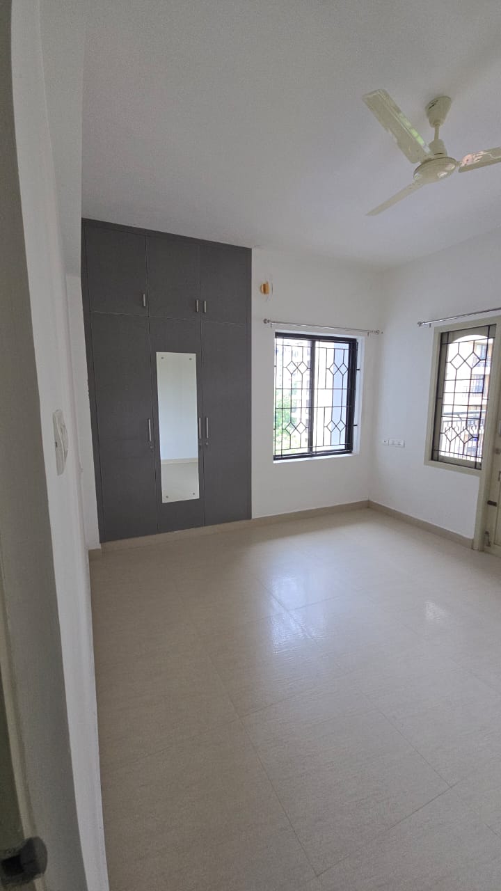 1500sqft 3bhk Semifurnished Flat